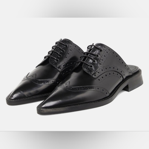 Victoria Beckham Shoes - NWT ❤️ Victoria Beckham Classic Black Oxfords